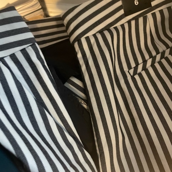 Express short black and white stripes. New with tags - Picture 8 of 9